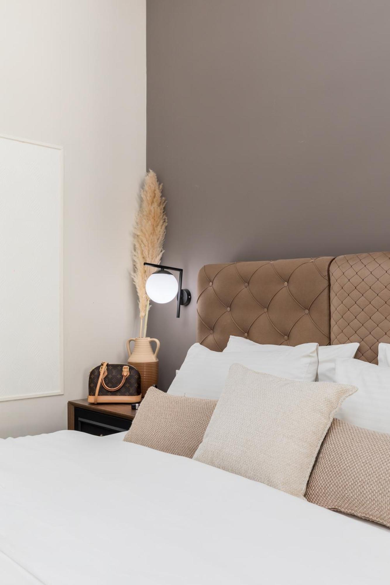 Black Onyx Comfort Suites - Timeless Design In A Heritage Building سالونيك المظهر الخارجي الصورة