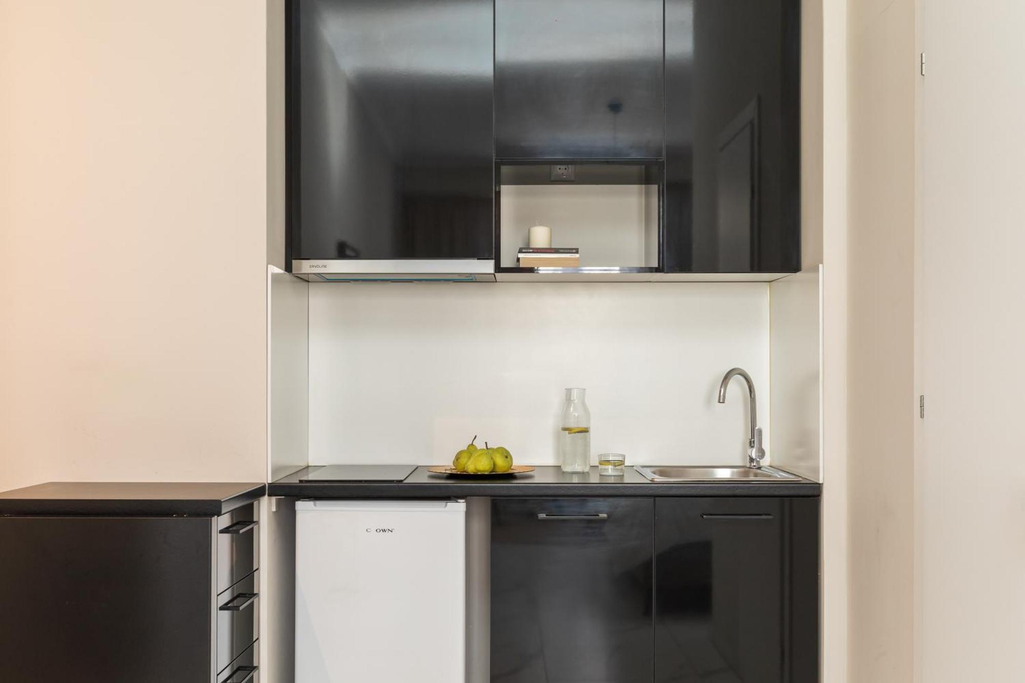 Black Onyx Comfort Suites - Timeless Design In A Heritage Building سالونيك المظهر الخارجي الصورة